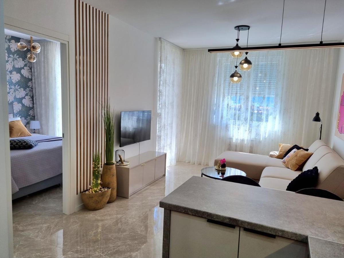 Apartment "50 Shades" With Balcony And Free Parking In The Garage Zadar Extérieur photo