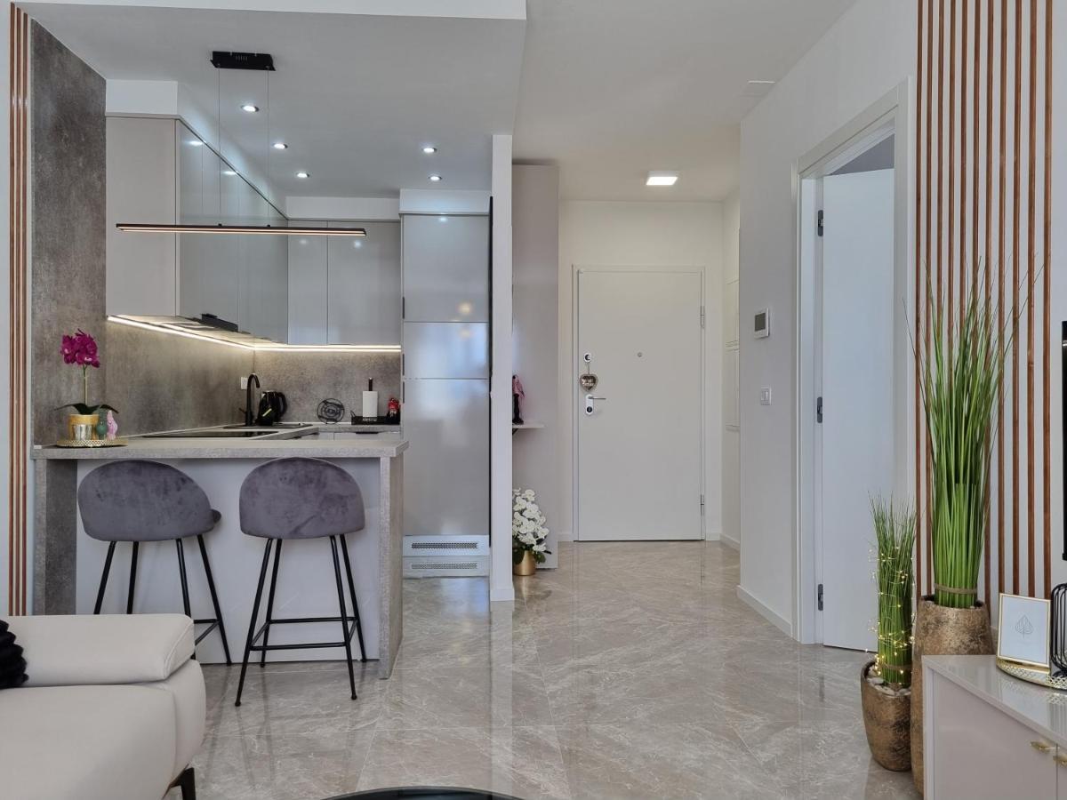 Apartment "50 Shades" With Balcony And Free Parking In The Garage Zadar Extérieur photo