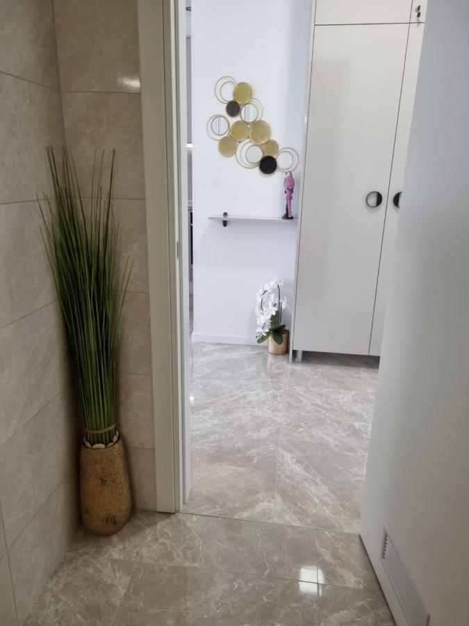 Apartment "50 Shades" With Balcony And Free Parking In The Garage Zadar Extérieur photo